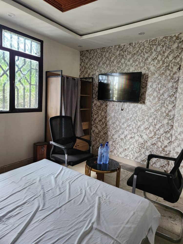 Chambre (coin salon)